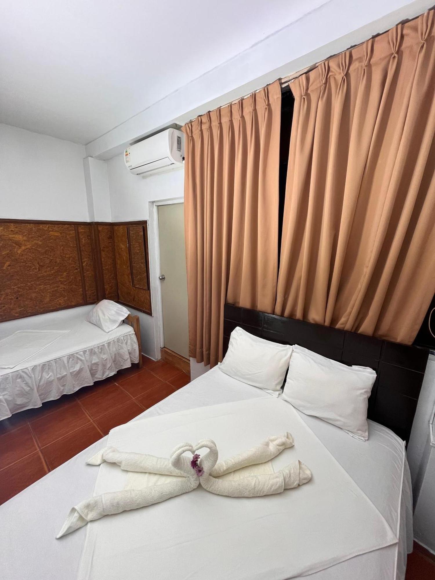 Hospedaje El Emperador Hotel Пукалпа Екстериор снимка